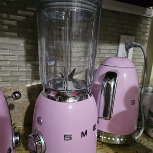 SMEG pink blender